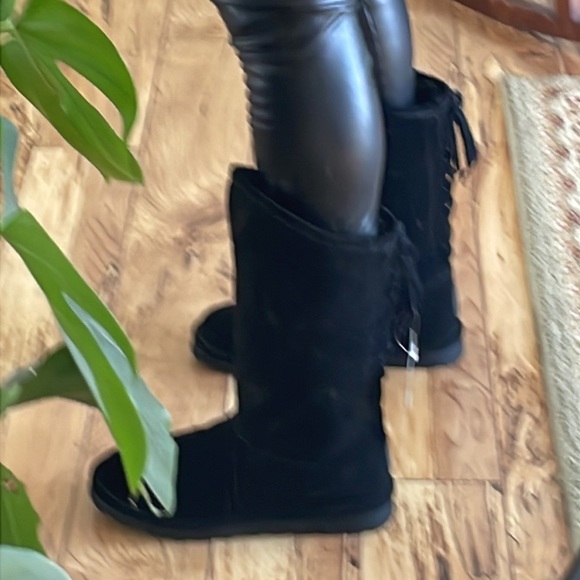 BearPaw Women's Black Reverse Lace-up Boots NWT - Picture 2 of 16
